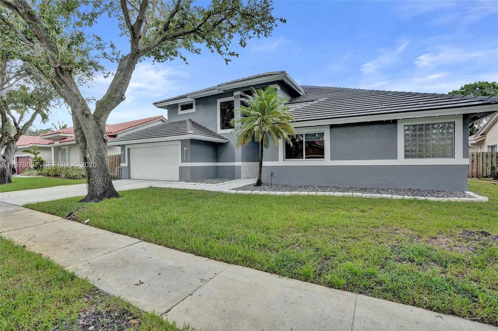 1321 SW 102nd Avenue, Pembroke Pines, FL 33025