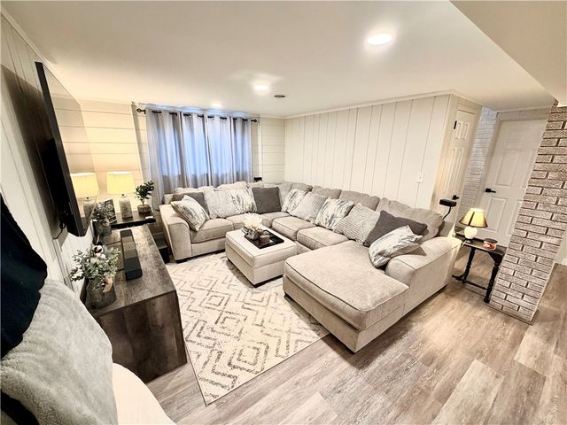 93 Virginia Ave, Uniontown, PA 15401