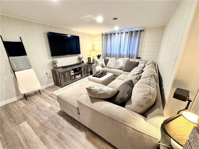 93 Virginia Ave, Uniontown, PA 15401