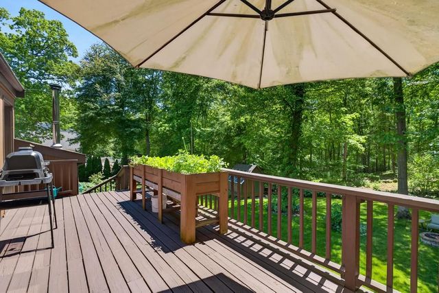 190 Stoney Hollow Road, Tiverton, RI 02878