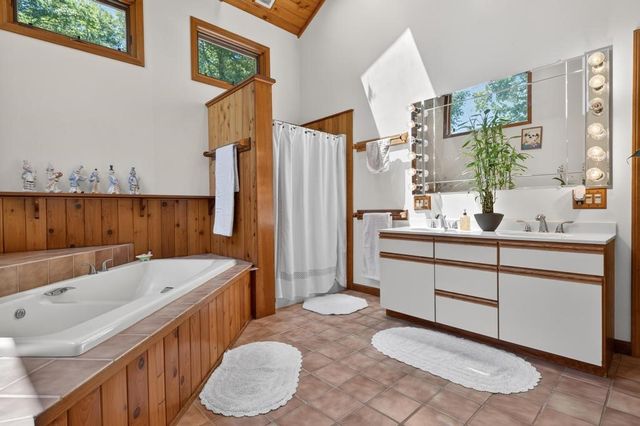 190 Stoney Hollow Road, Tiverton, RI 02878