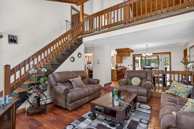 190 Stoney Hollow Road, Tiverton, RI 02878