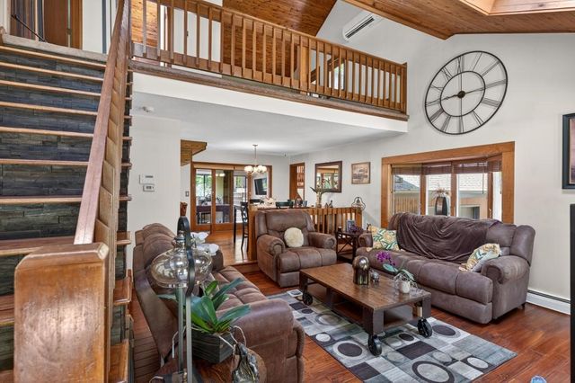 190 Stoney Hollow Road, Tiverton, RI 02878