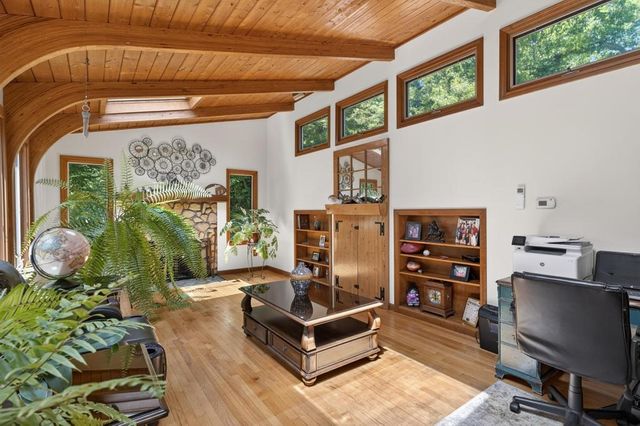 190 Stoney Hollow Road, Tiverton, RI 02878