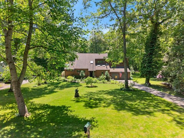 190 Stoney Hollow Road, Tiverton, RI 02878