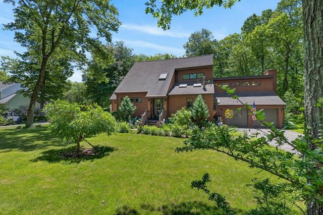190 Stoney Hollow Road, Tiverton, RI 02878