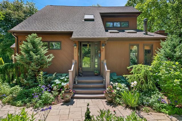 190 Stoney Hollow Road, Tiverton, RI 02878