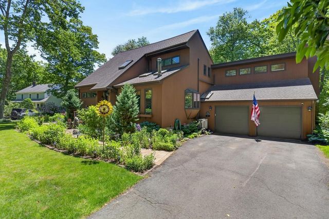 190 Stoney Hollow Road, Tiverton, RI 02878
