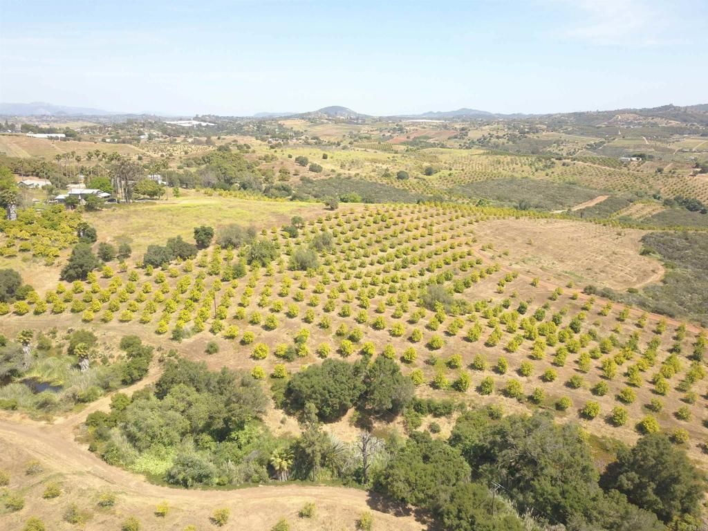 9153 W Lilac Road, Escondido, CA 92026