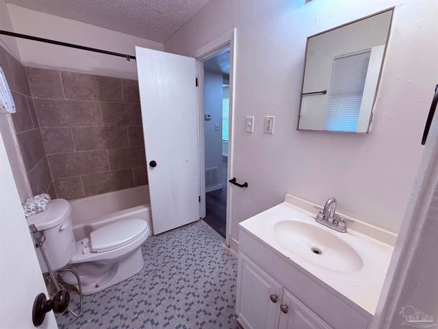 702 Loire Way, Pensacola, FL 32505