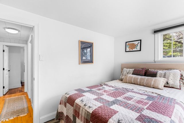 10 Beach Rd, Pembroke, MA 02359