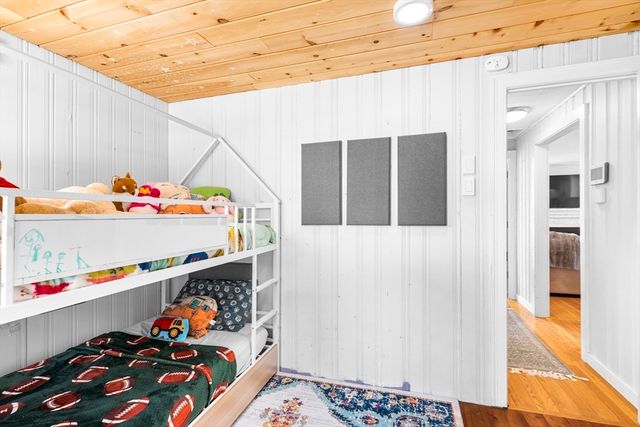 10 Beach Rd, Pembroke, MA 02359