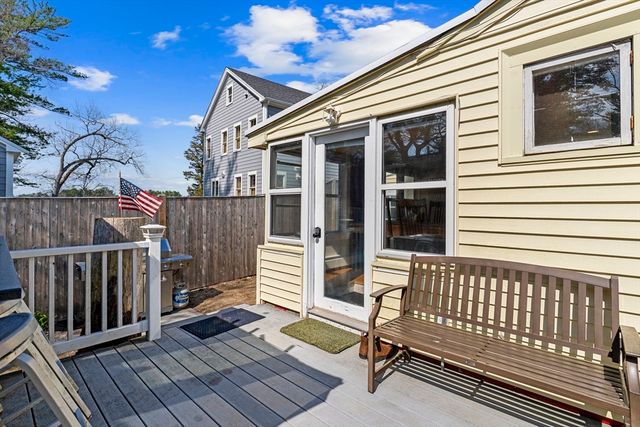 10 Beach Rd, Pembroke, MA 02359