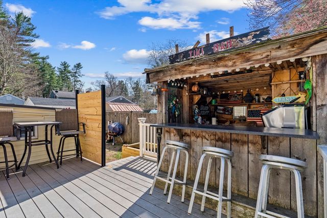10 Beach Rd, Pembroke, MA 02359