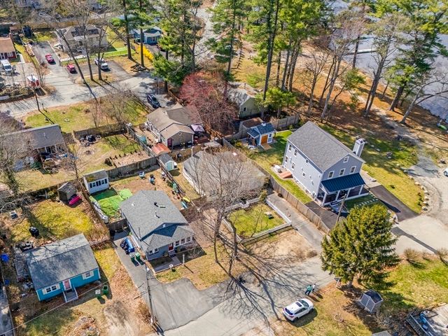 10 Beach Rd, Pembroke, MA 02359