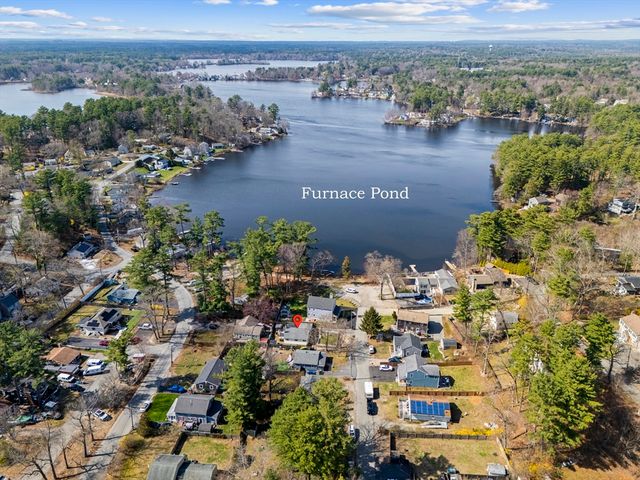 10 Beach Rd, Pembroke, MA 02359