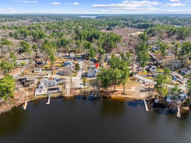 10 Beach Rd, Pembroke, MA 02359