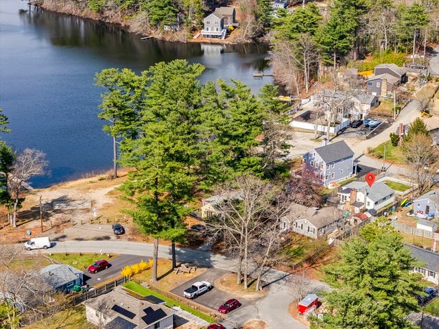 10 Beach Rd, Pembroke, MA 02359