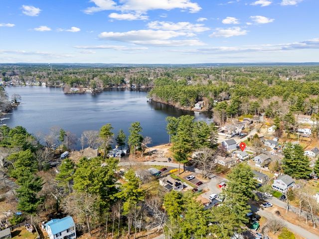 10 Beach Rd, Pembroke, MA 02359