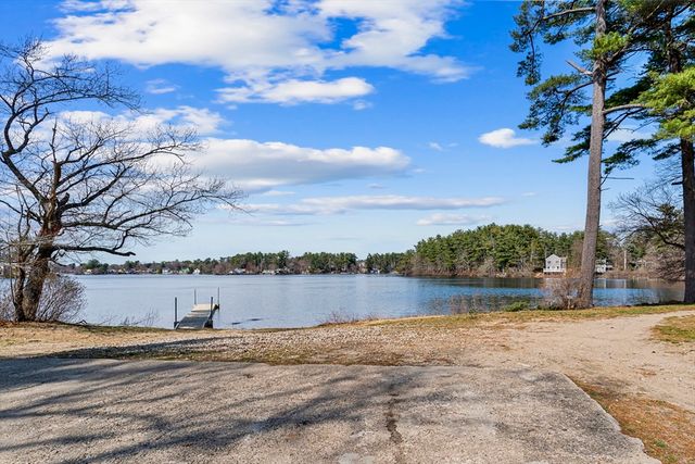 10 Beach Rd, Pembroke, MA 02359