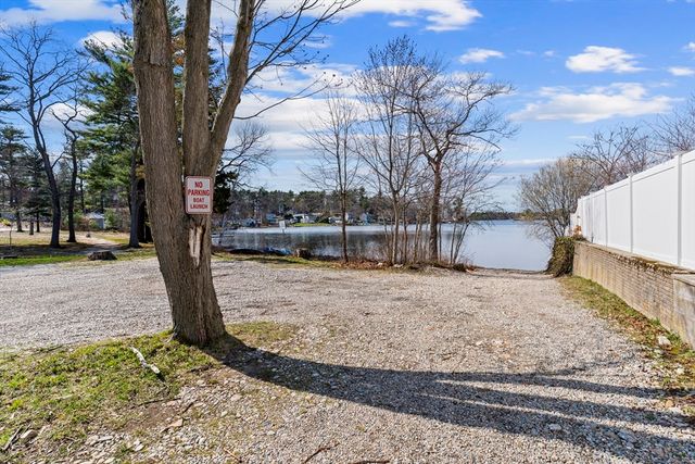 10 Beach Rd, Pembroke, MA 02359