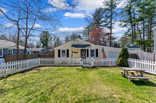 10 Beach Rd, Pembroke, MA 02359