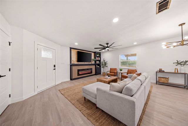 303 Saffron Circle, Mesquite, TX 75149