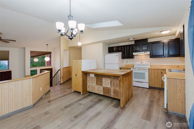 13607 W Raven Lane, Bremerton, WA 98312