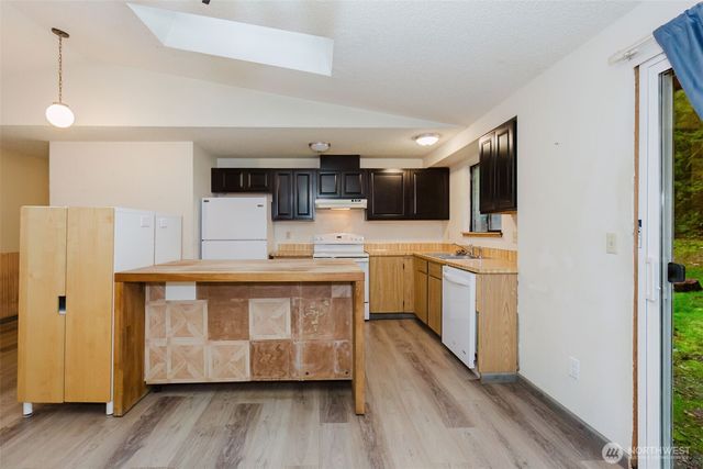 13607 W Raven Lane, Bremerton, WA 98312