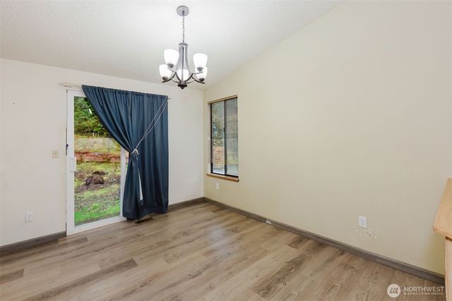 13607 W Raven Lane, Bremerton, WA 98312