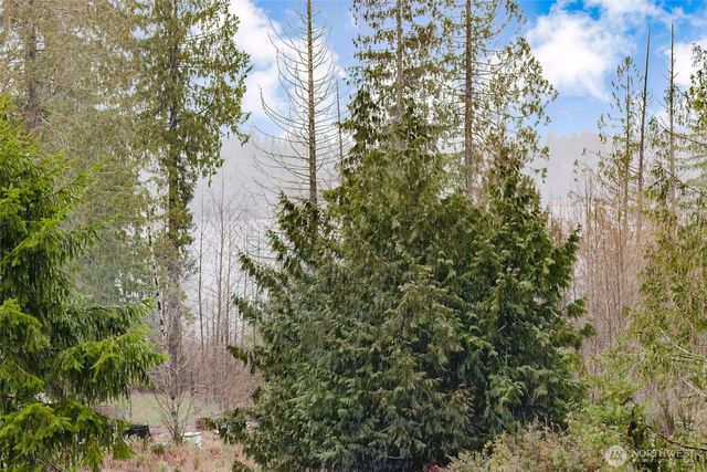 13607 W Raven Lane, Bremerton, WA 98312