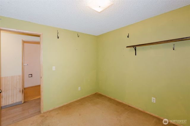 13607 W Raven Lane, Bremerton, WA 98312