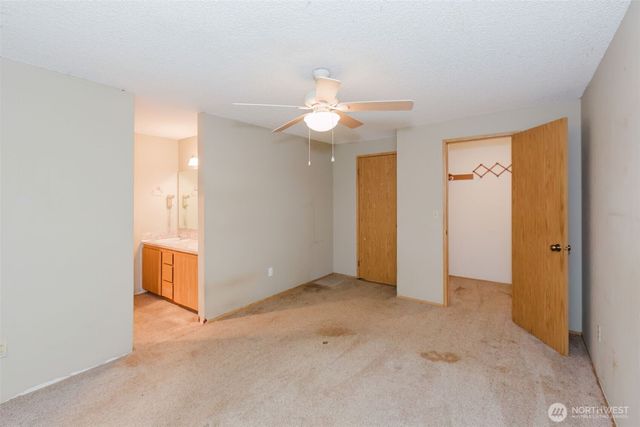 13607 W Raven Lane, Bremerton, WA 98312