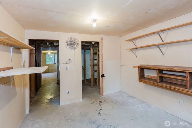 13607 W Raven Lane, Bremerton, WA 98312