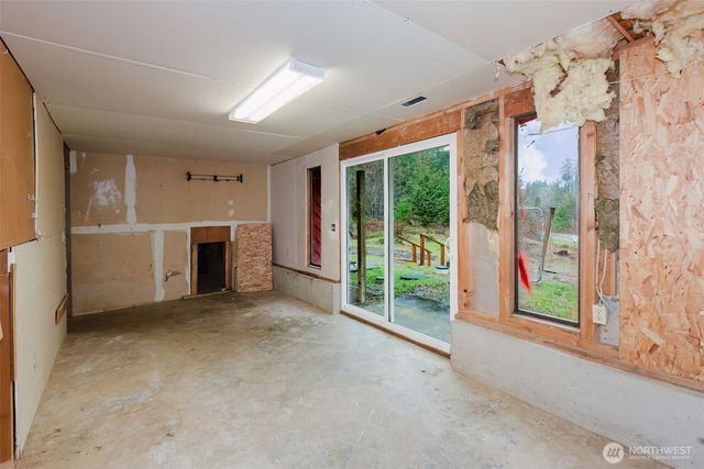 13607 W Raven Lane, Bremerton, WA 98312