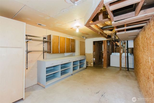 13607 W Raven Lane, Bremerton, WA 98312