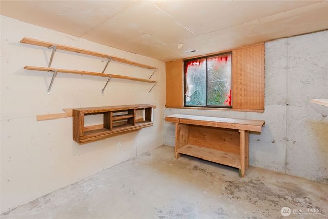 13607 W Raven Lane, Bremerton, WA 98312