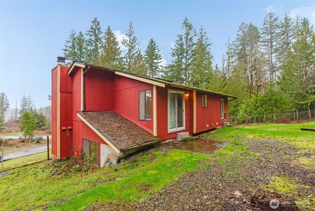 13607 W Raven Lane, Bremerton, WA 98312