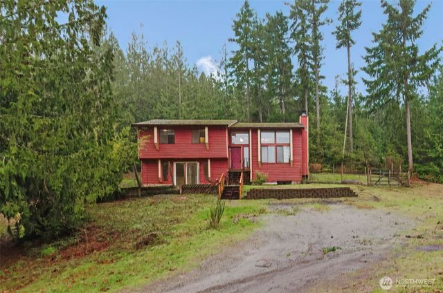 13607 W Raven Lane, Bremerton, WA 98312