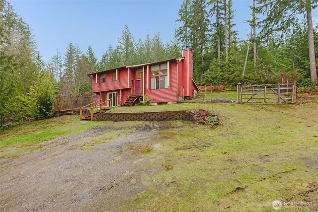 13607 W Raven Lane, Bremerton, WA 98312
