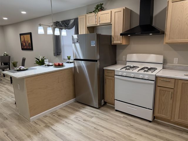 556 E Barney Avenue, Muskegon, MI 49444