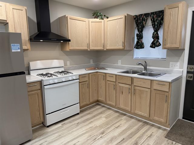 556 E Barney Avenue, Muskegon, MI 49444