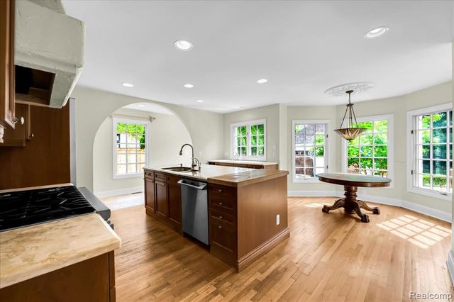 455 Linden Road, Birmingham, MI 48009