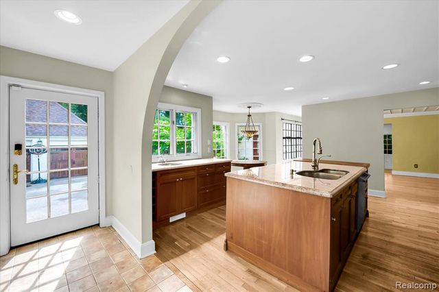 455 Linden Road, Birmingham, MI 48009