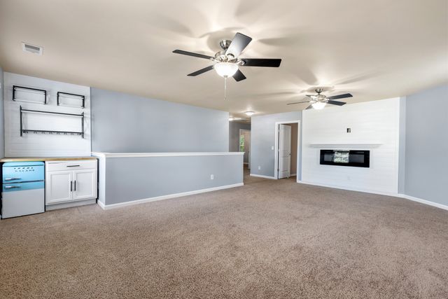 1240 Oxford Village Cv, Columbia, TN 38401