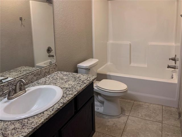 900 SW Crownview, Bentonville, AR 72712