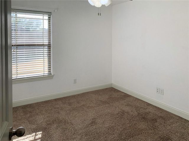 900 SW Crownview, Bentonville, AR 72712