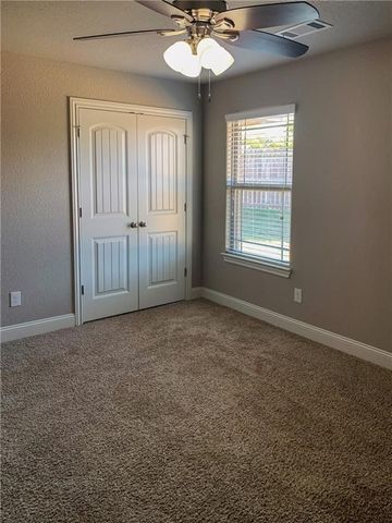 900 SW Crownview, Bentonville, AR 72712