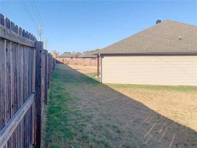 900 SW Crownview, Bentonville, AR 72712