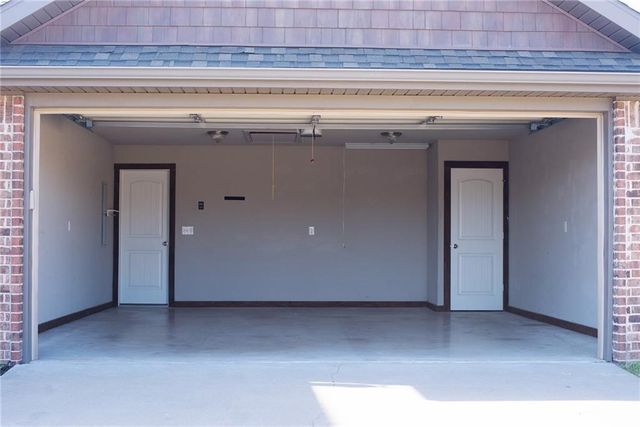 900 SW Crownview, Bentonville, AR 72712